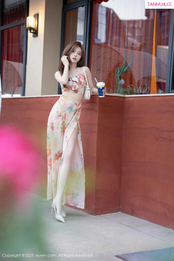   [XiuRen]高清写真图 2025.01.21 No.9792 拍黄瓜girl 丝袜美腿第34张图片
